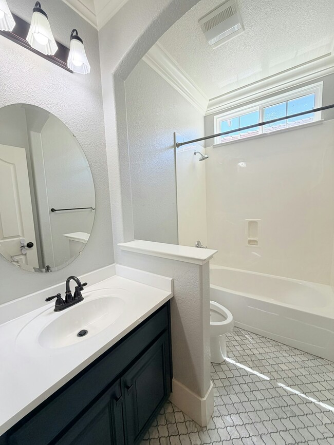 Building Photo - 850 Monterey Ct