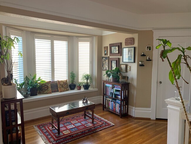 Building Photo - 1650 Portola Dr