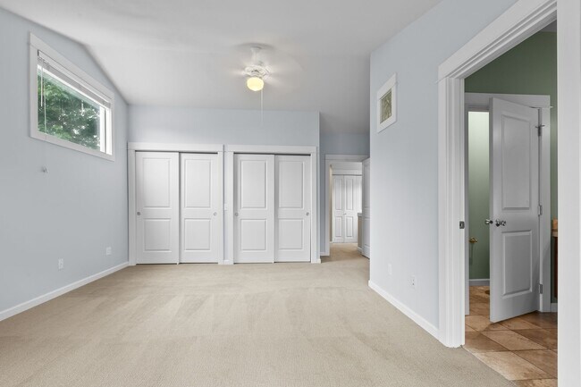 Building Photo - 3Bd/2.5Ba Seattle Home