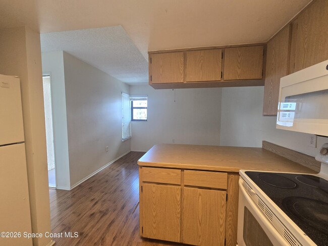 Building Photo - 515 Landings Way