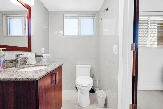 Building Photo - 1035 94th St