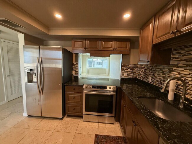 Building Photo - 4500 N Flagler Dr