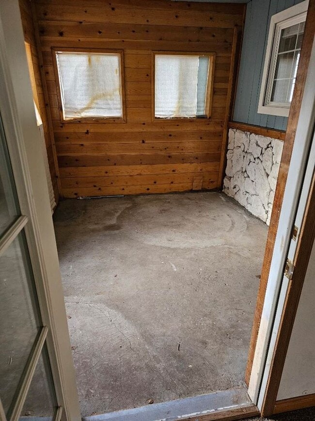 Building Photo - 3Br/1 Bath Home in Susanville