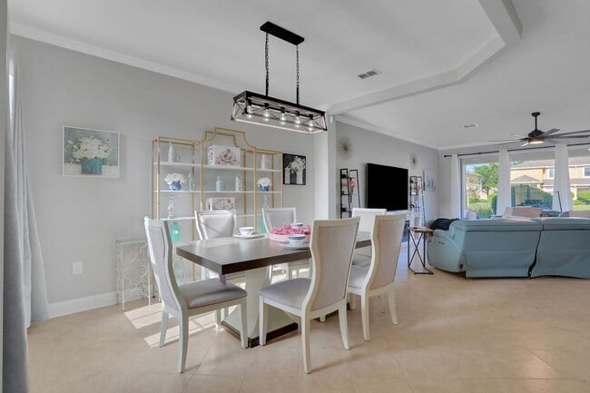 Building Photo - Flagler Station Townhome 3/2.5 - 2 car garage - 2000+ square feet