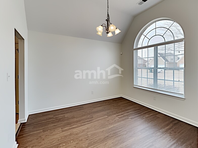 Building Photo - 1302 Jackson Pond Cir