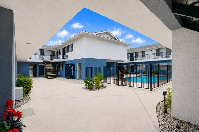 Building Photo - 7650 Reseda Blvd