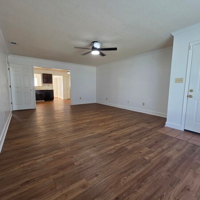 Building Photo - 3114 Fernridge Dr