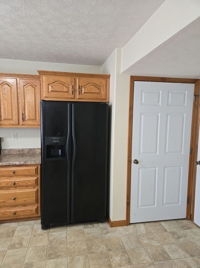 Building Photo - Well-Maintained 3 Bed/2.5 Bath Townhouse i...