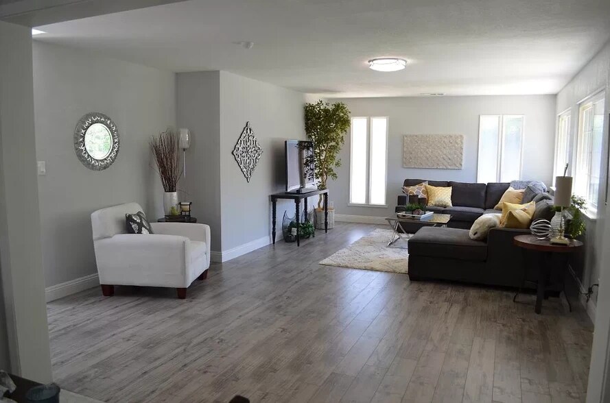 LIving Room - 2355 Geraldine Dr