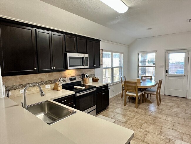 Building Photo - 3003 Rosemount Ln