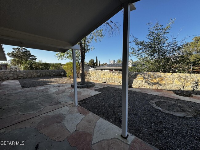 Building Photo - 8700 Lakehurst Rd