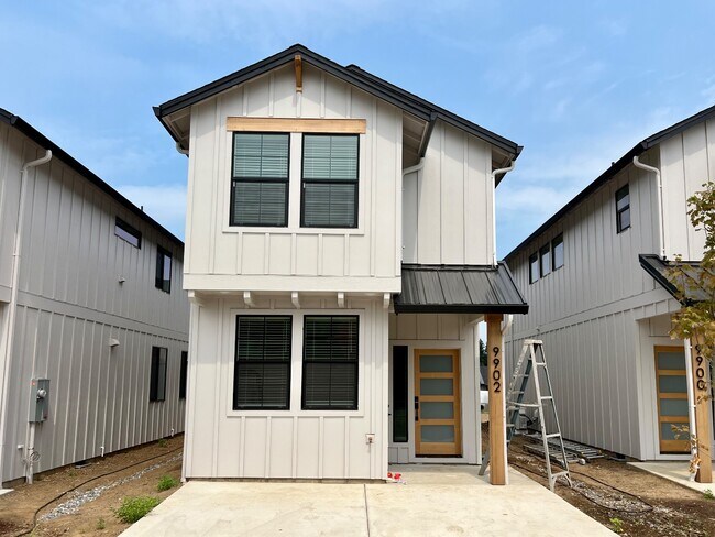Primary Photo - 9902 NE 46th Ct