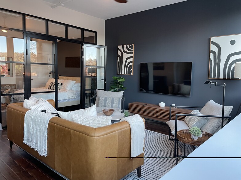 Building Photo - 122 College St