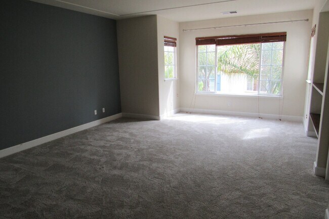 Building Photo - Gorgeous 5 Bed/4.5 Bath with Office in Perfect San Ramon Location