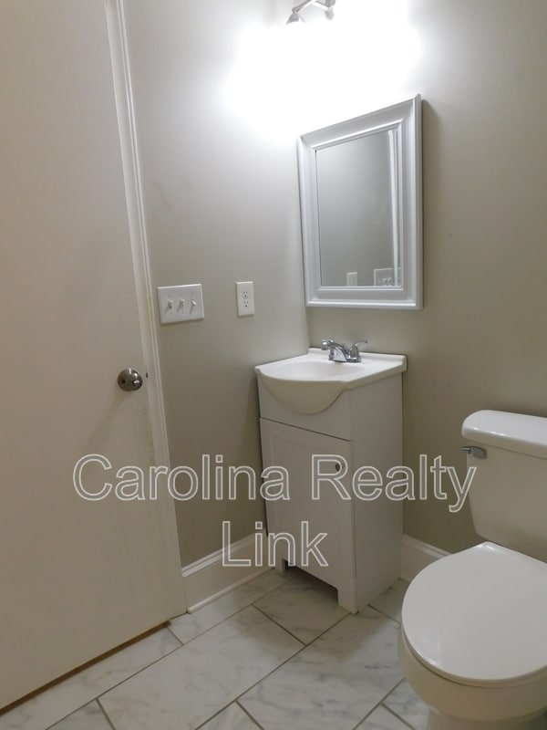 Building Photo - 411 Gray Dr