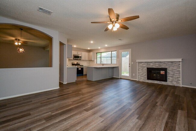 Building Photo - 10302 Tablerock Dr
