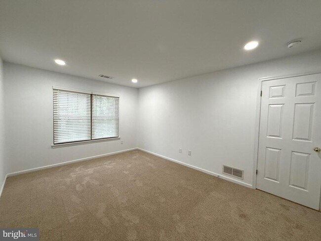 Building Photo - 1512 Foxmeadow Cir