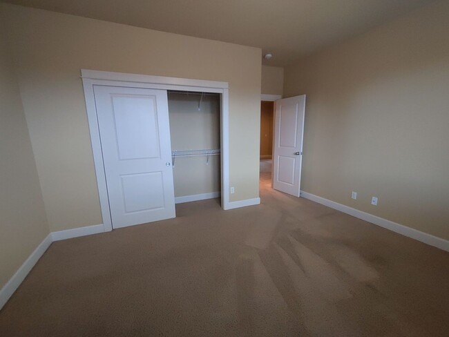Building Photo - Stunning Renaissance Home, 5 bedroom 3 ful...