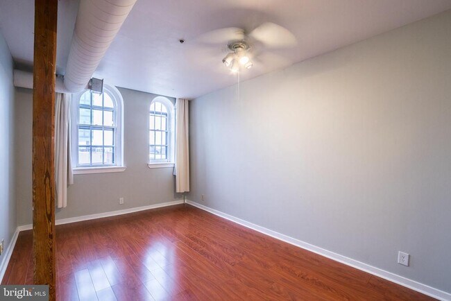 Building Photo - 301 Race St