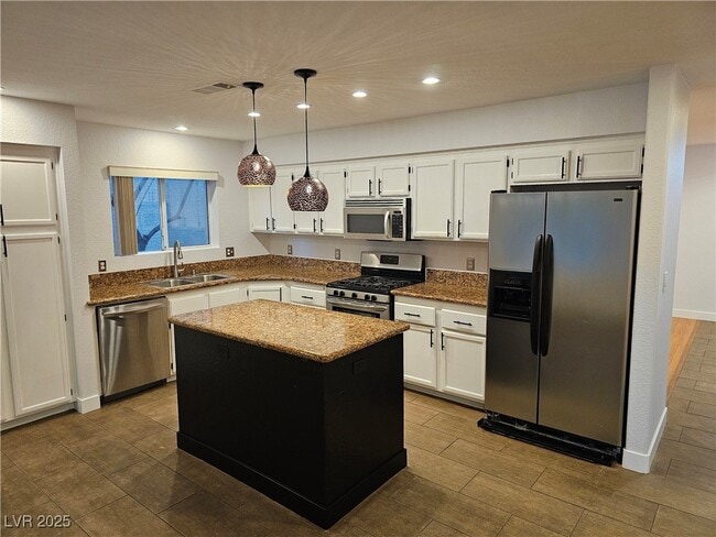 Building Photo - 9520 Rancho Palmas Dr