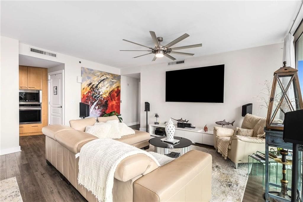 Building Photo - 700 Park Regency Pl NE