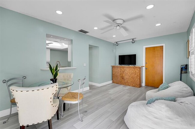 Building Photo - 2705 Roosevelt St