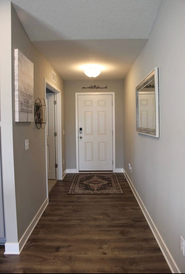 Building Photo - 11624 Pineridge Way N