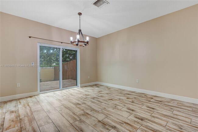 Building Photo - 7627 E Stonecreek Cir