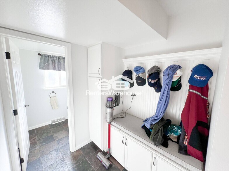 Building Photo - 13535 W Warren Cir