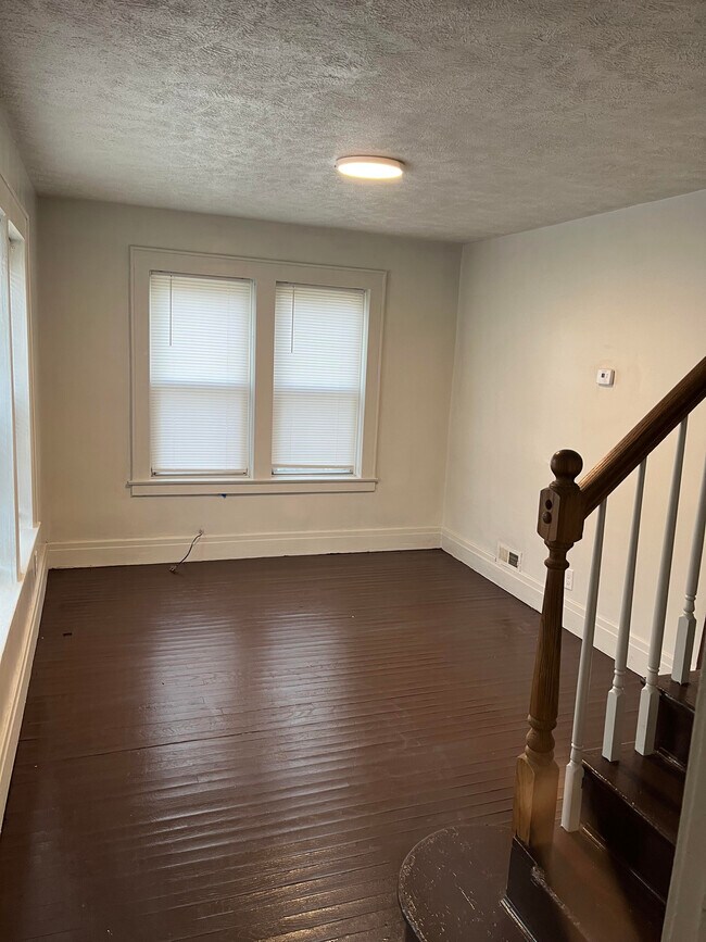 Building Photo - 711 S Bay Rd