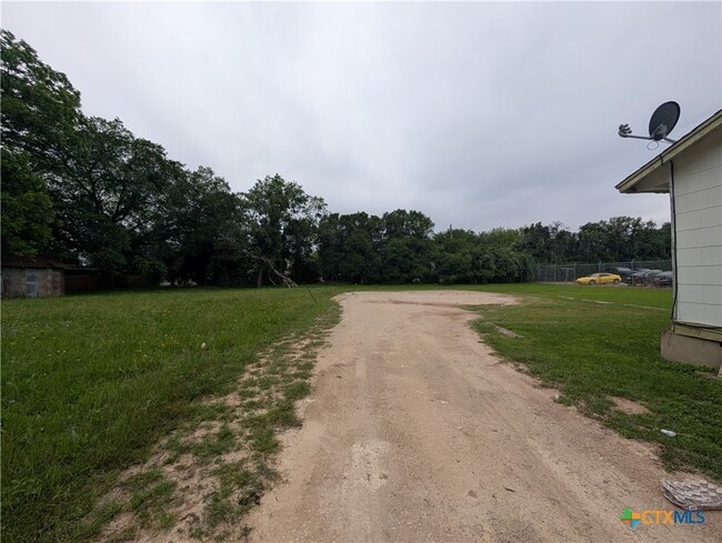 Building Photo - 165 Richter Ln