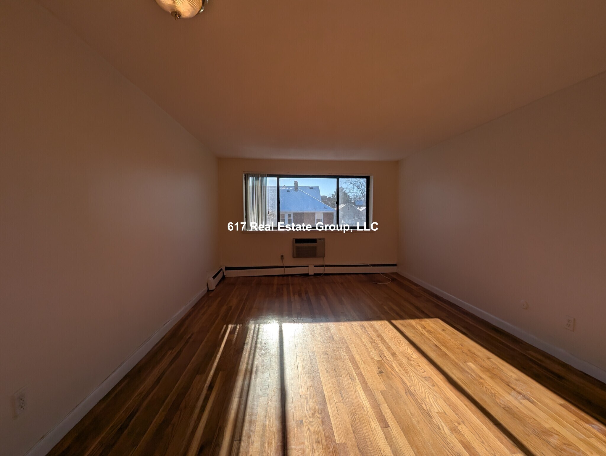 Building Photo - 122 Dustin St