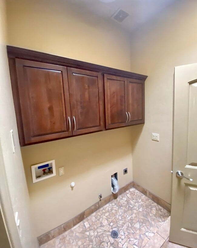 Building Photo - 4226 Tres Ninos Dr