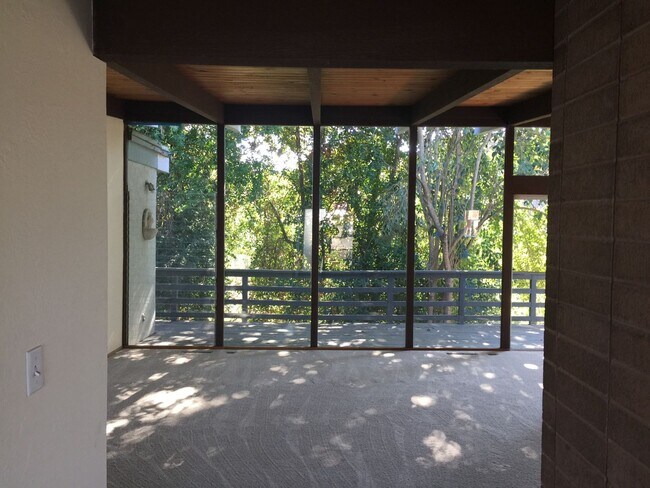 Building Photo - Mid-Century Hayward Home For Rent
