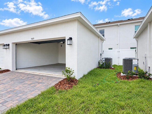 Building Photo - 5605 Ronin Dr