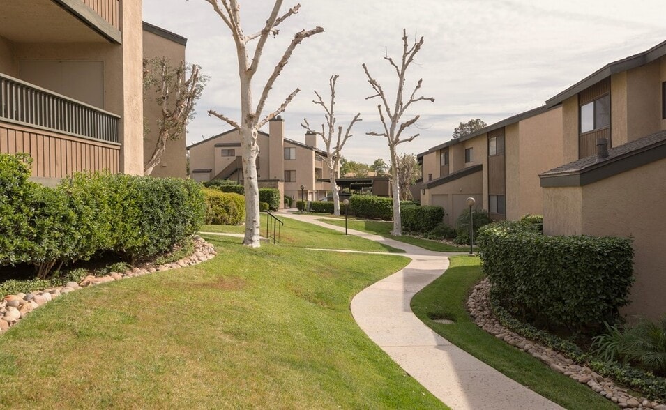 Community Grounds - 7780 Parkway Dr