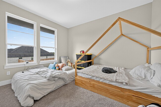 Building Photo - 7727 Pleasant Crst Dr