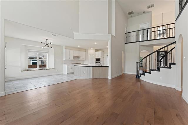 Building Photo - 3009 Lakeshore Dr