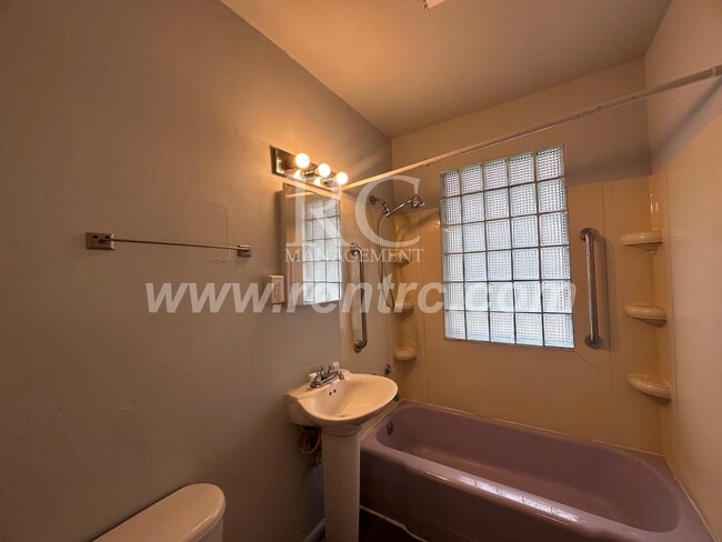 Building Photo - 104.5 Buchanan-