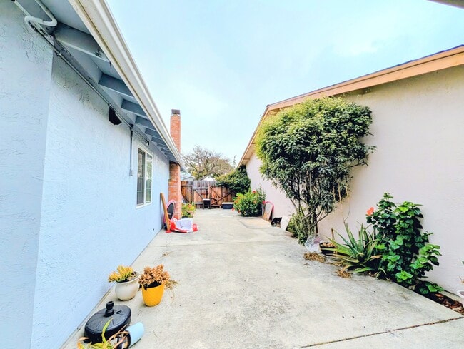 Building Photo - 32486 Lake Barlee Ln