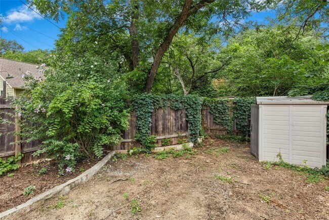 Building Photo - 904 Philco Dr