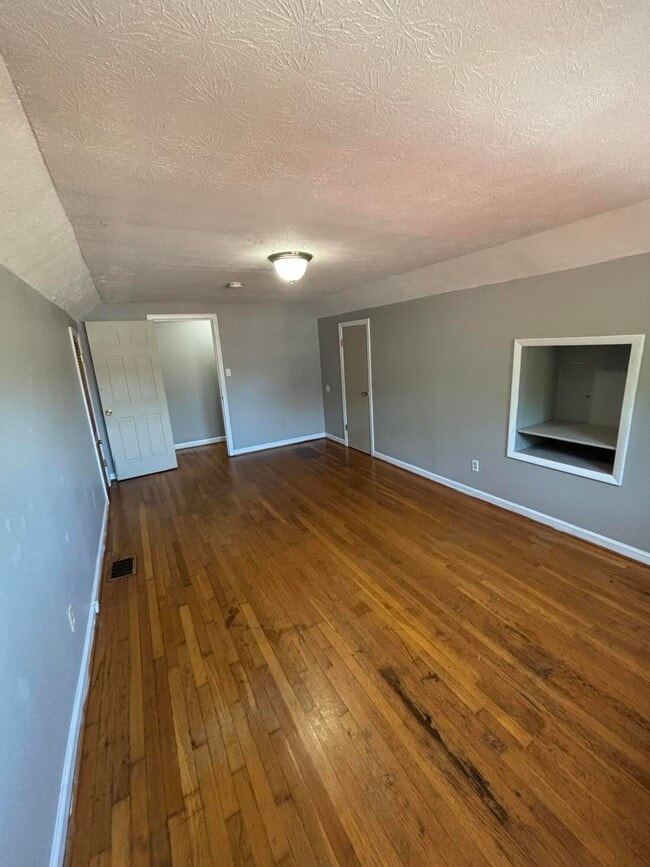 Building Photo - 613 Anniston Dr