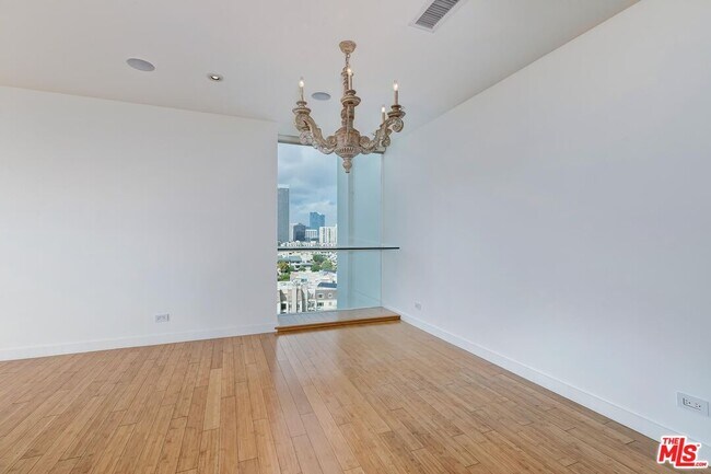 Building Photo - 2222 Ave of the Stars