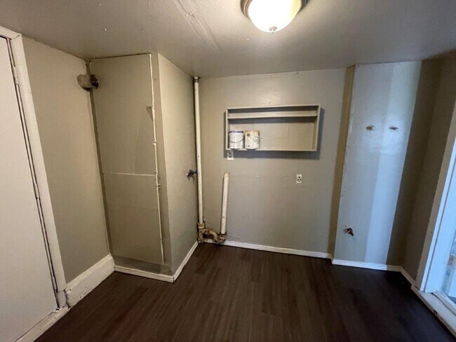 Building Photo - 4 bed Garage conversion in Okc