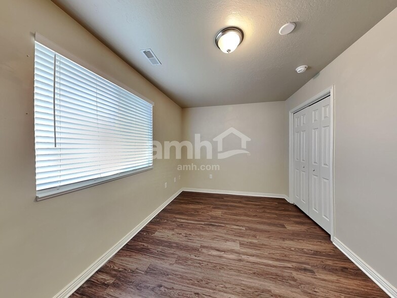 Building Photo - 1625 E Bateman Way