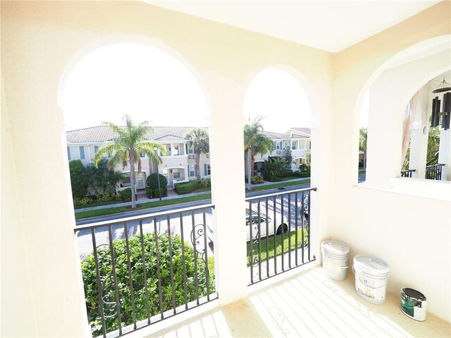 Building Photo - 1649 Napoli Dr W