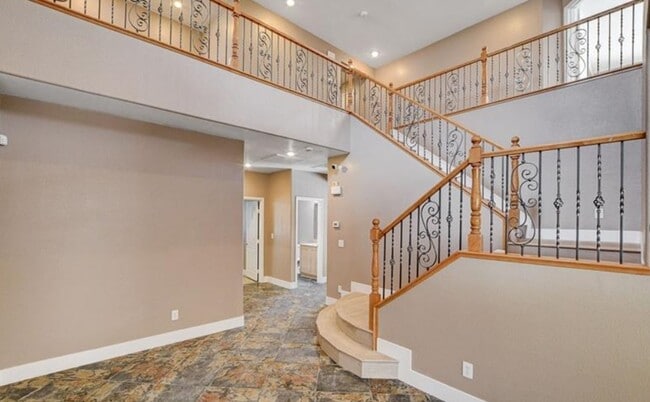 Building Photo - 757 Secret London Ave