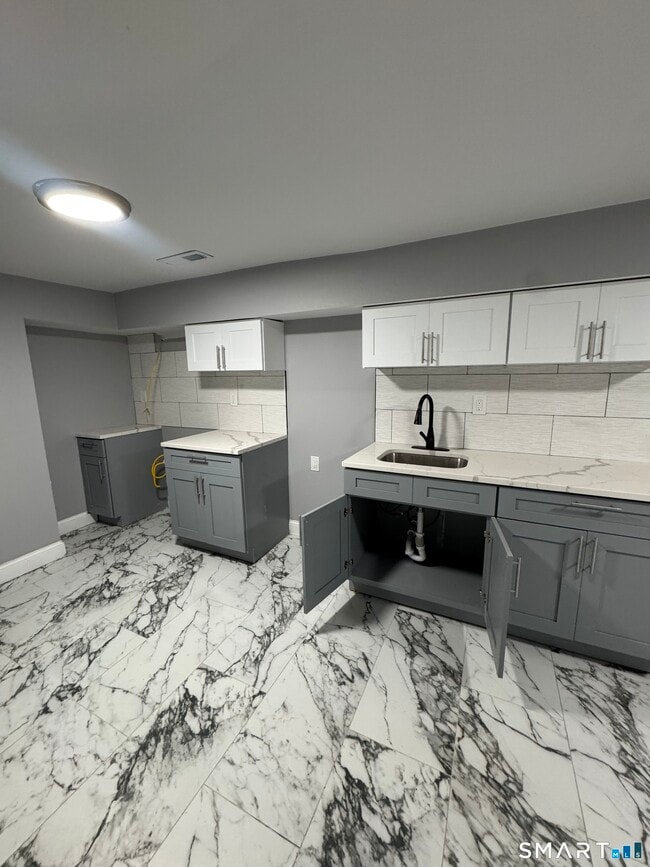 Building Photo - 231 Davenport Ave