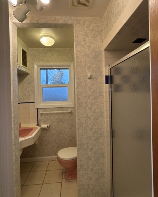 Building Photo - 3Bd/2Ba Single Story House - Available to View!