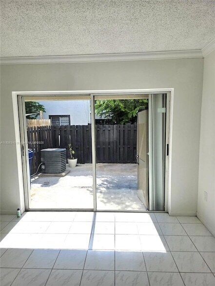 Building Photo - 1158 NW 124th Ave